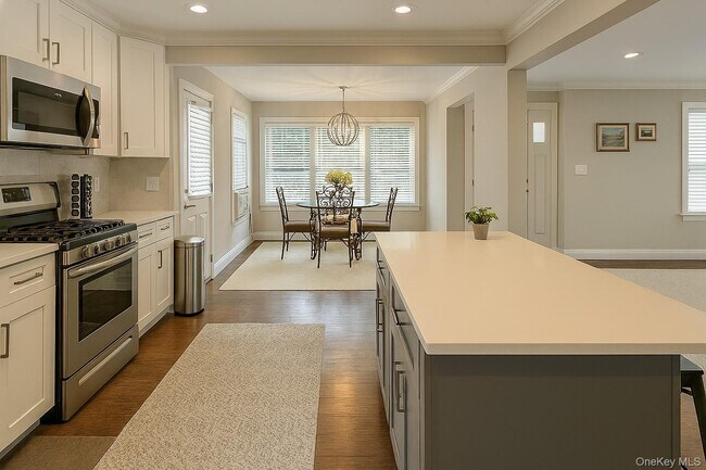 Photo - 610 Monroe Blvd