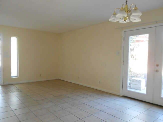 Photo - 523 Tomahawk Trail