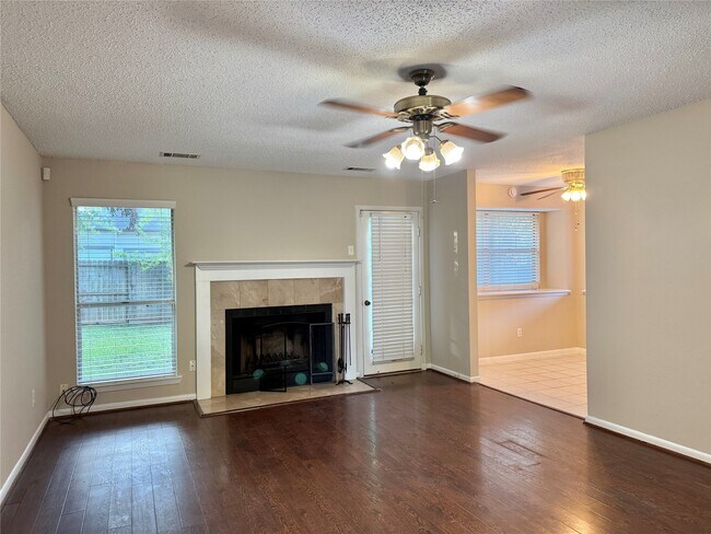 Photo - 2923 Cottonfield Way