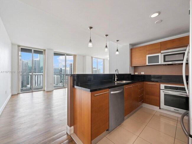 Photo - 253 NE 2nd St Unidad 3108