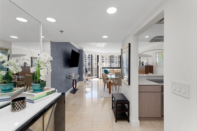 Photo - 520 Brickell Key Dr Unidad A1207