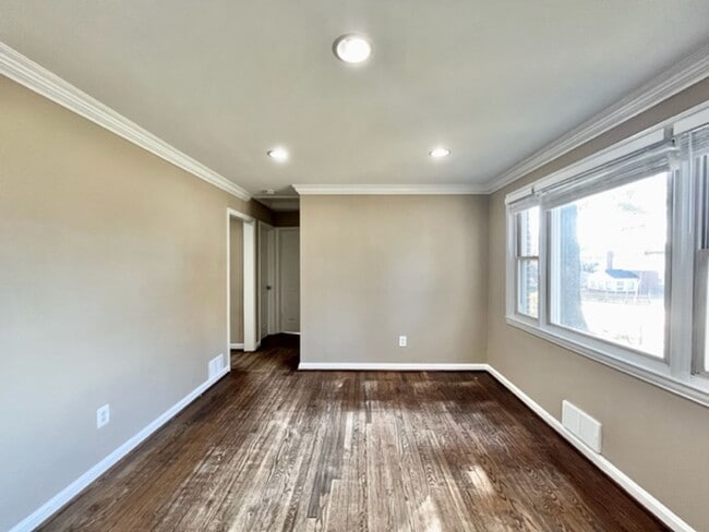 Photo - Great home, lots of room and fully finished basement with own entrance