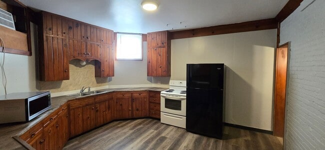 1003 5th St Unit 1003 Basement