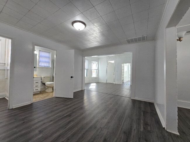 Photo - 439 W Vine St