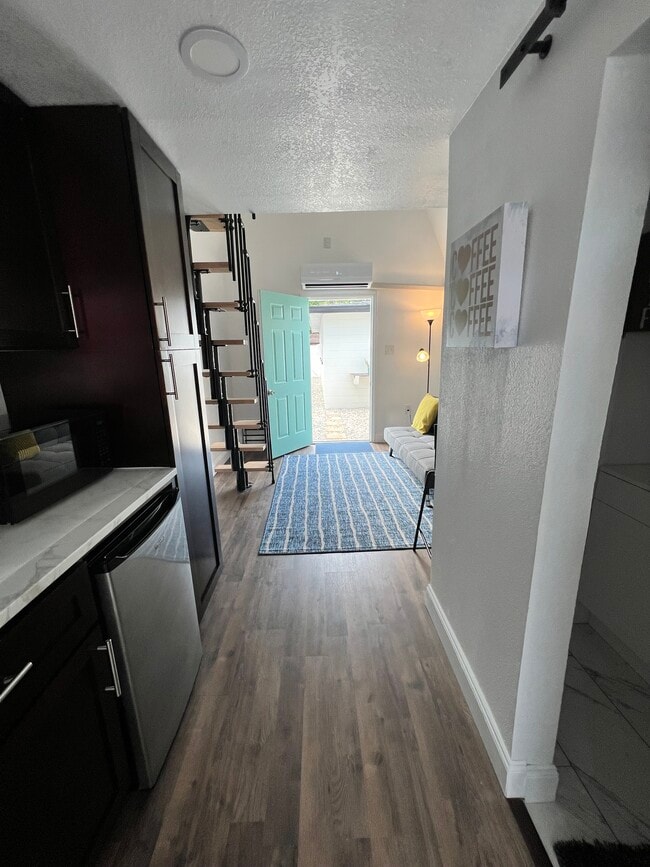 Back view - 3027 W Cordelia St Unit Tiny House