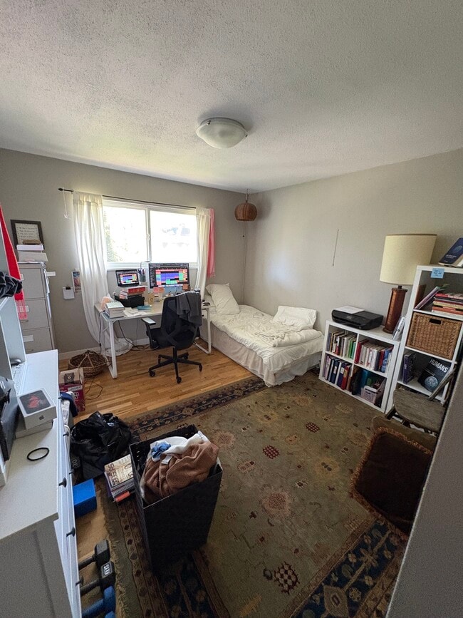 Photo - 3232 Cook St
