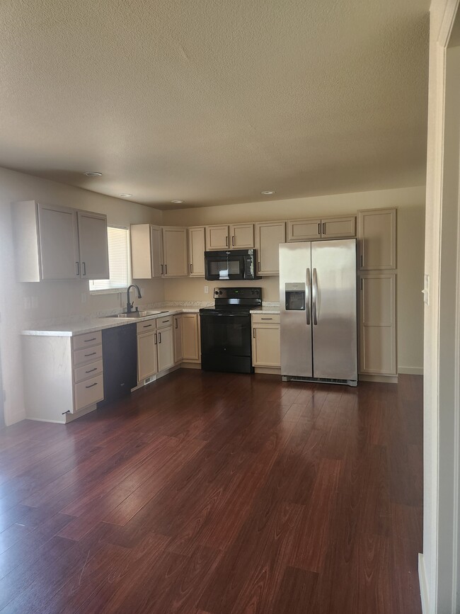 Building Photo - 299 W Palomar Bay Rental