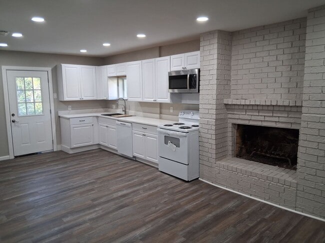 Photo - 5009 Cottey St