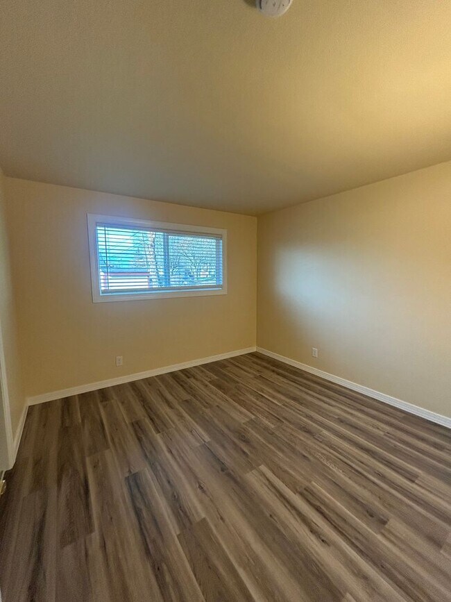 Photo - (766) Waverly Drive Albany - 2 Bedroom / 1 Bath Unit 1570