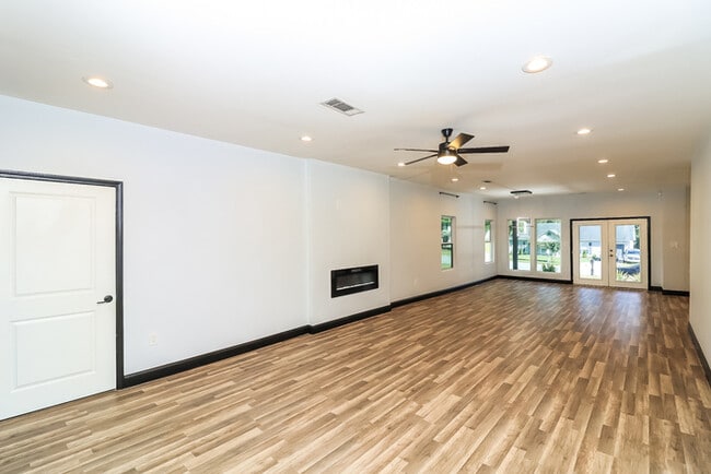 Photo - 1433 Willow Dr