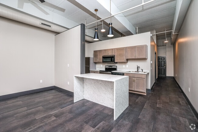 1BR, 1BA - 735 SF