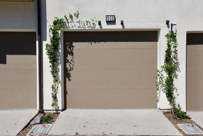 Photo - 2 bed 2bath w/attached garage, Pet-friendl... Unit #202