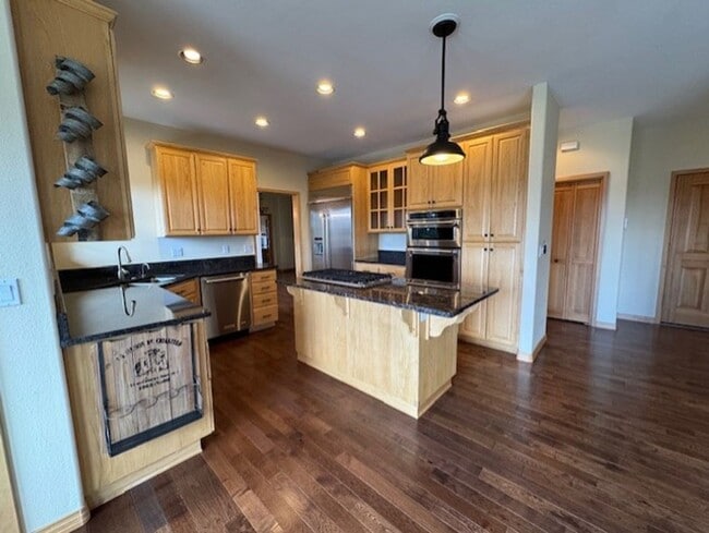 Photo - MOVE IN SPECIAL $1000 OFF FIRST MONTHS REN...