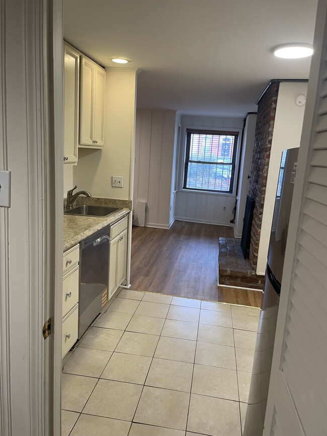 Photo - 32 1/2 8th St NE