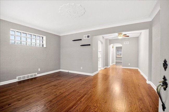 Photo - Robbie Junior Unit 5857