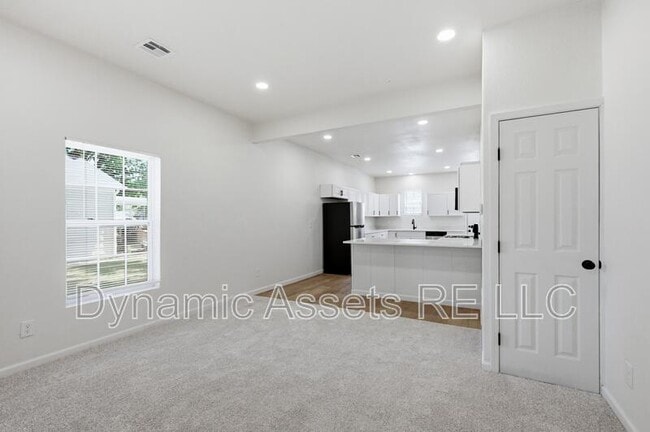 Photo - 542 E 23rd St