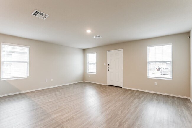 Photo - 4219 Southton Lk