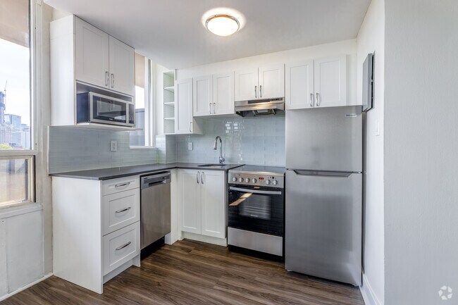 Interior Photo - 70 Spadina Road