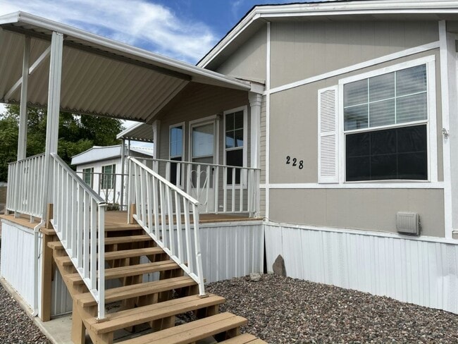 Photo - 201 S Greenfield Rd