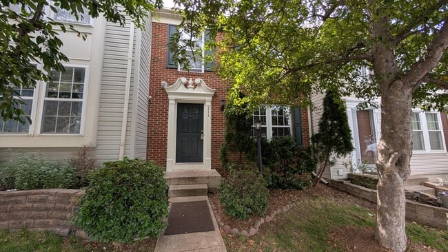 Building Photo - 211 Shirley Square SE