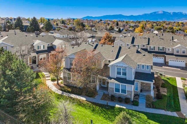 Building Photo - Cute 2bd, 2.5ba Townhome Across from Cotto...