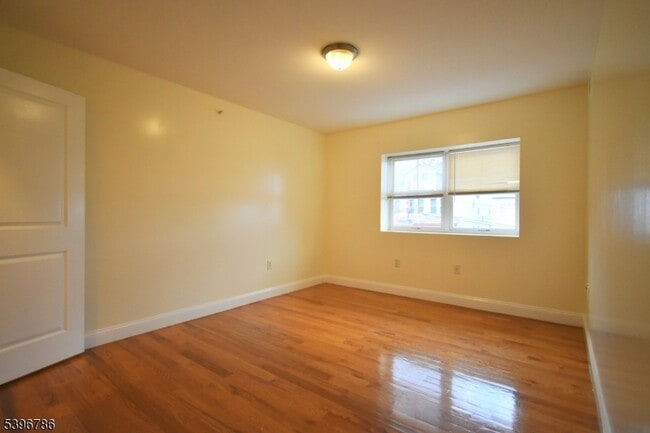 Photo - 232 Shephard Ave Apartamento Unidad B8