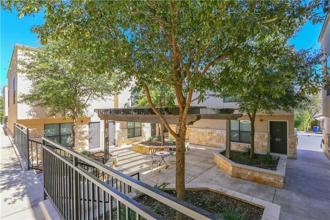 Photo - 711 W 32nd St Unidad 109