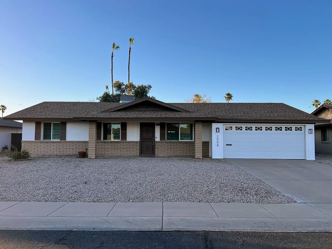 Building Photo - 2508 E Loyola Dr