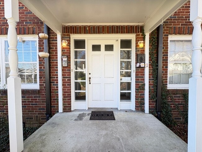 Photo - 2 Bedroom, 1 Bathroom Apartment in Greensboro!