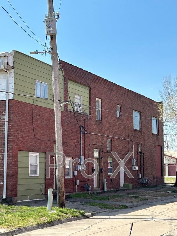 Building Photo - 101 S Elm St