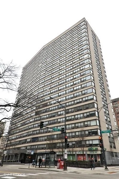 Building Photo - 2930 N Sheridan Rd Unit 712 Rental