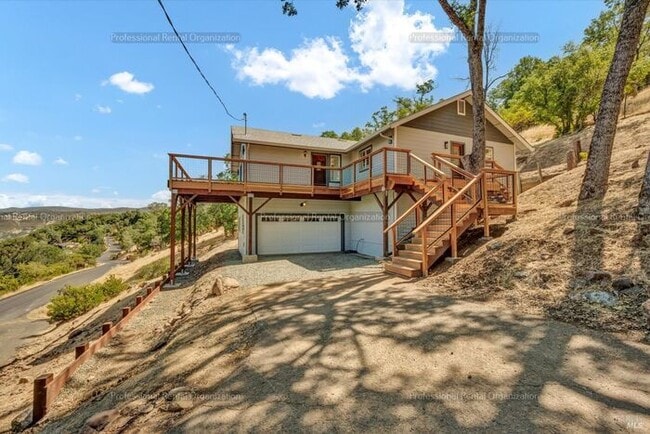 Building Photo - Beautifully updated-Stunning Views-Modern ... Rental