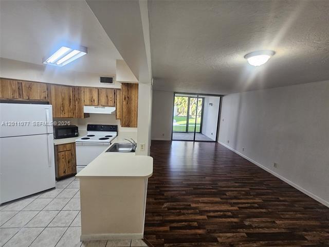 Photo - 211 Lake Pointe Dr Unit 108- ML# A12011077