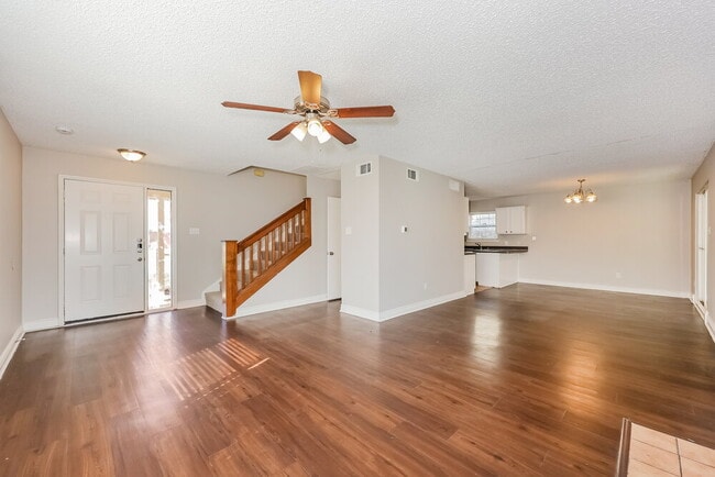 Photo - 1521 Lincolnshire Way