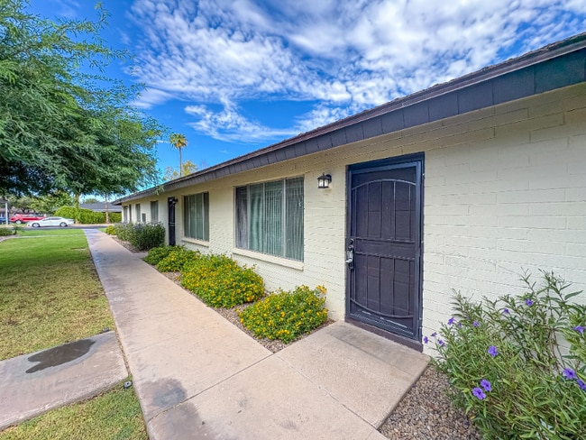 Photo - 5105 S La Rosa Dr Unit 7