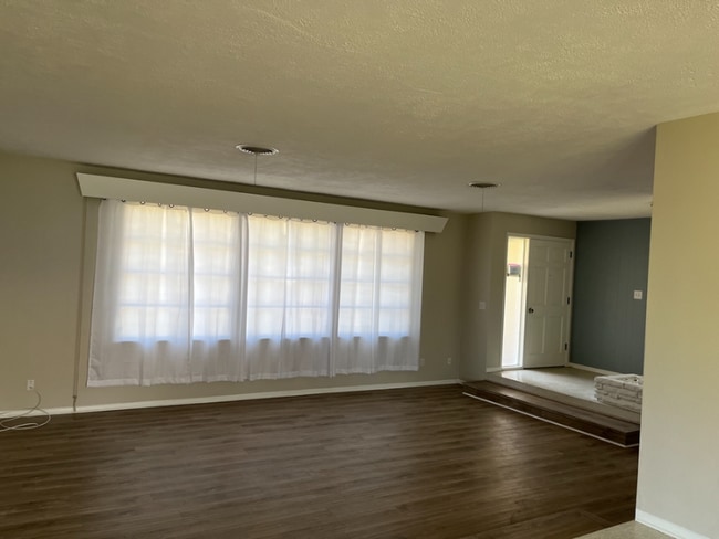 Photo - 2528 Waneta Dr