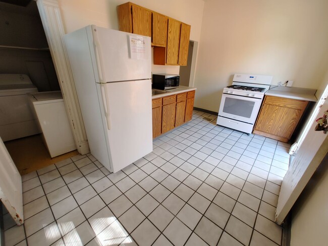 Building Photo - Stand Alone House! Close to Wexner Medical... Unit 133.5