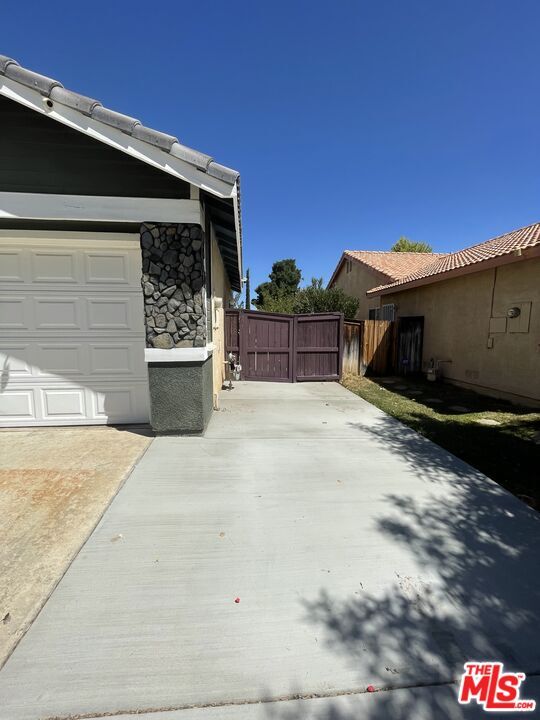 2611 Gemstone Ave