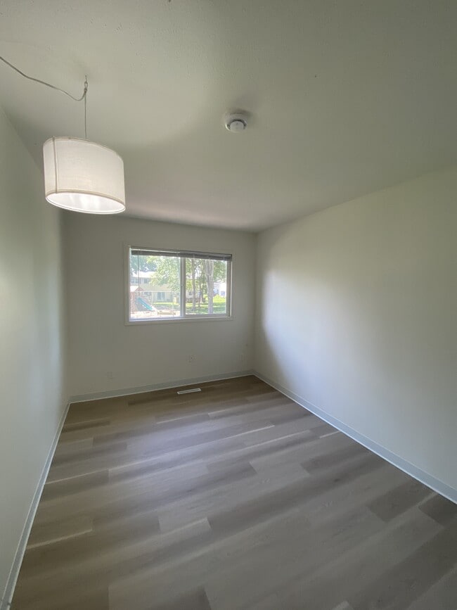 Photo - 632 Meadow Pl