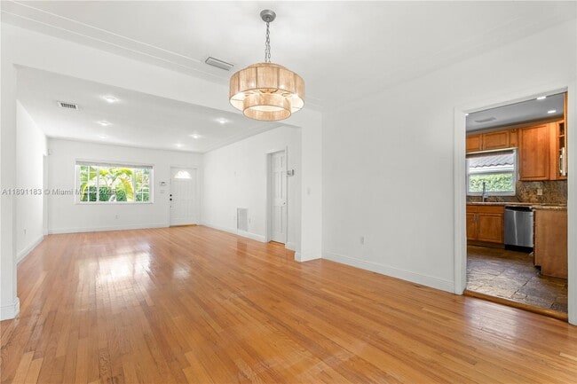 Photo - 1307 Valencia Ave