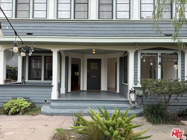 Photo - 30 Breeze Ave