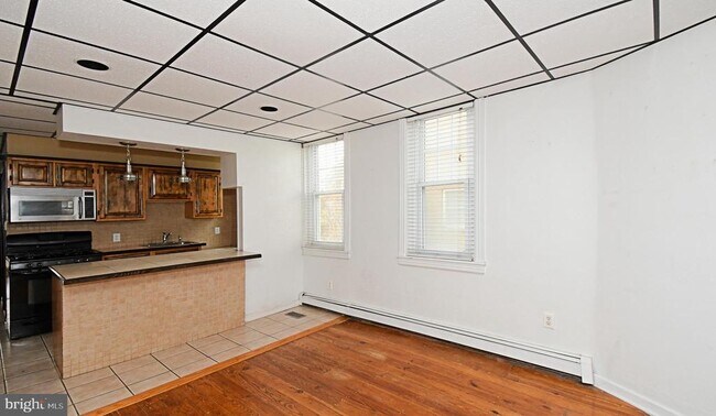 Photo - 470 Emmett St