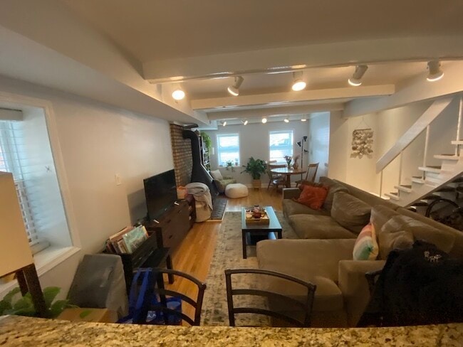 Photo - 347 W Dickens Ave