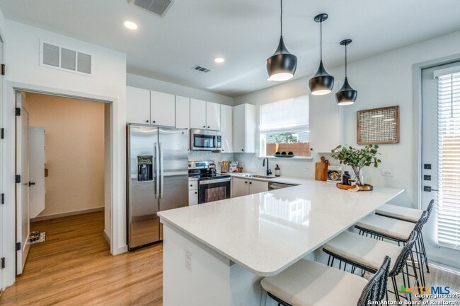 Photo - 1035 Koby St