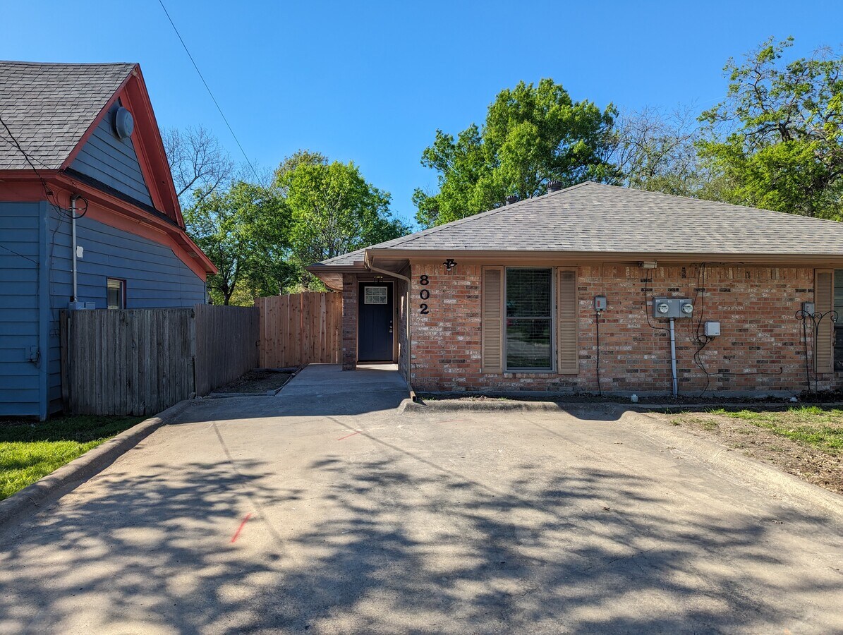 Photo - 802 E Brin St House