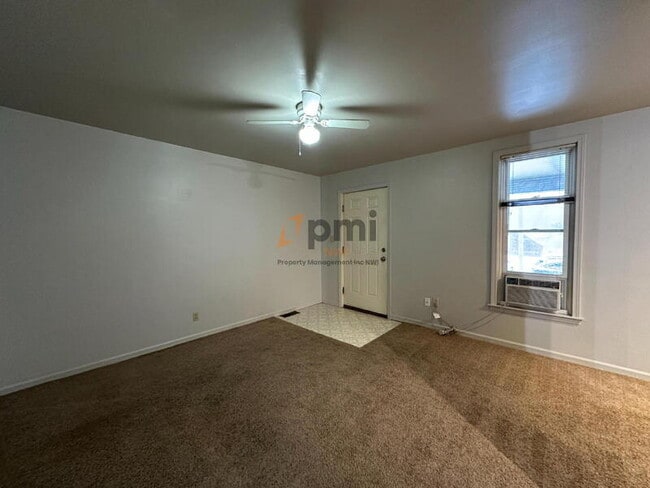 Photo - 703 Elm St Unit B