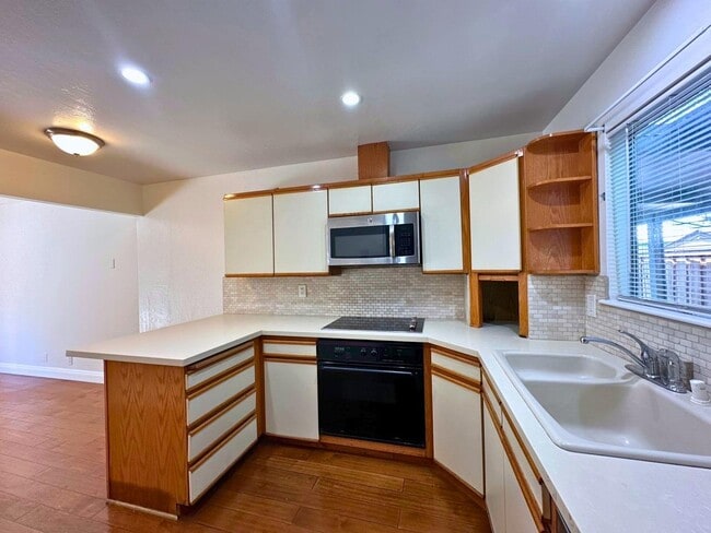 Photo - 2047 Montecito Ave