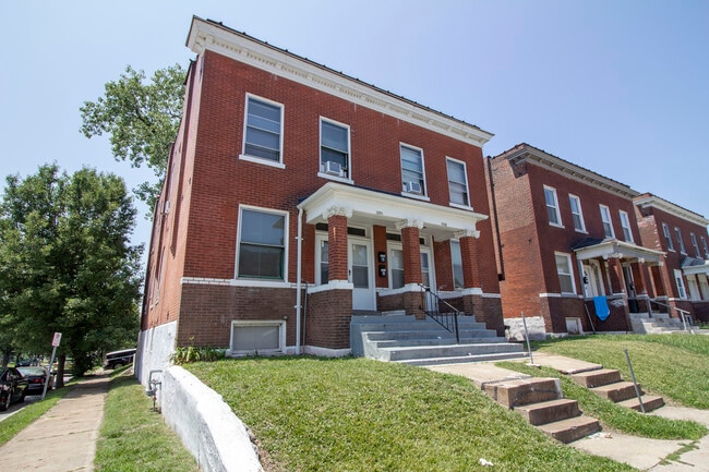 Building Photo - 3300 Keokuk St Unit 3300 A