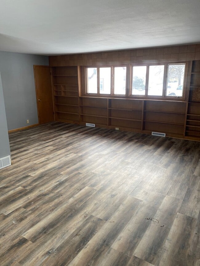 Photo - Single family house for rent