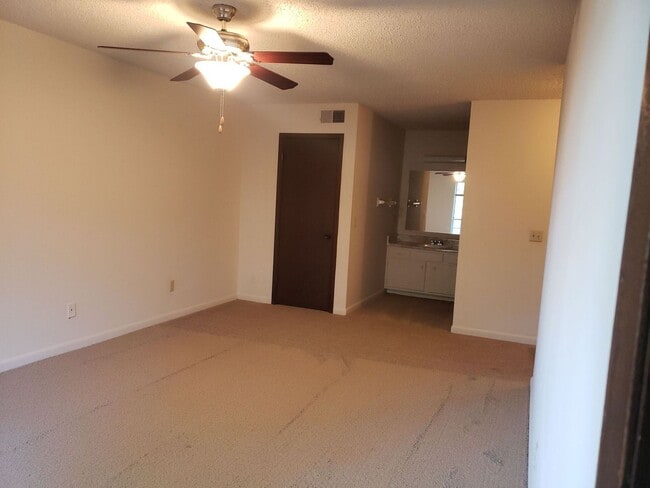 Photo - 1 Bedroom, 1.5 Bath Townhouse Unit 314J